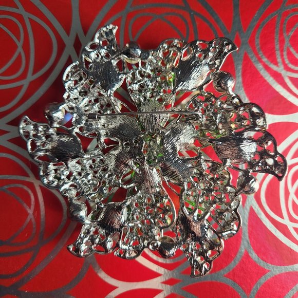 Absolutely Beautiful Large Green Brooch NWOT - Picture 3 of 5